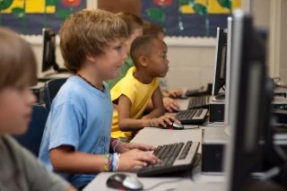 students-g7033f987c 640