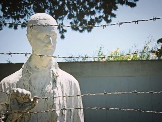 holocaust-956654 640